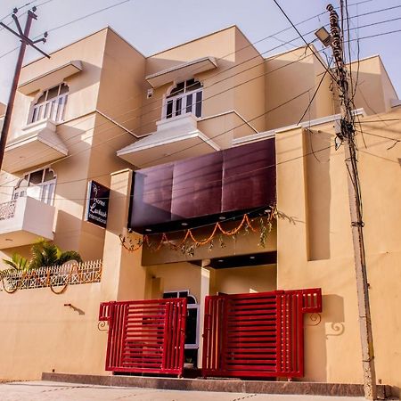 Lav Kush International Hotel Varanasi Exterior foto