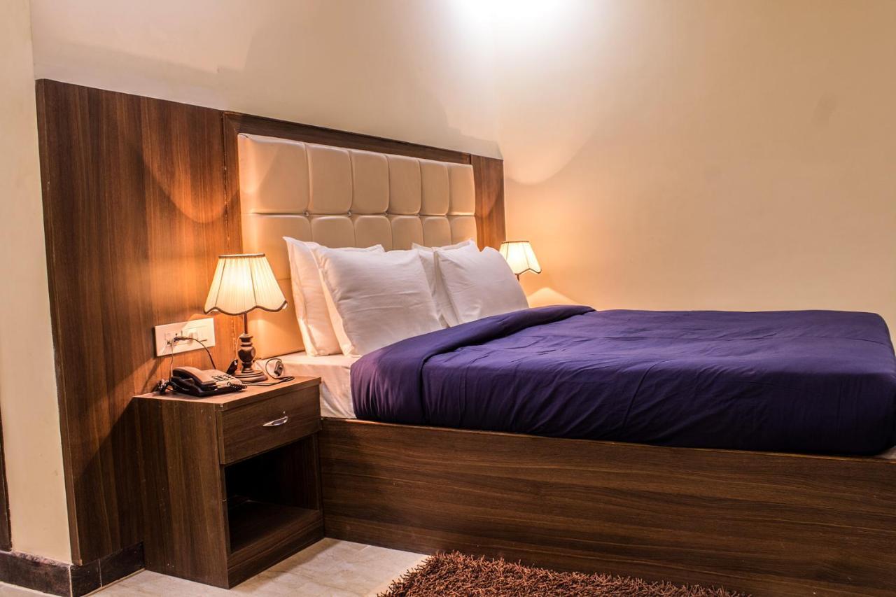 Lav Kush International Hotel Varanasi Exterior foto