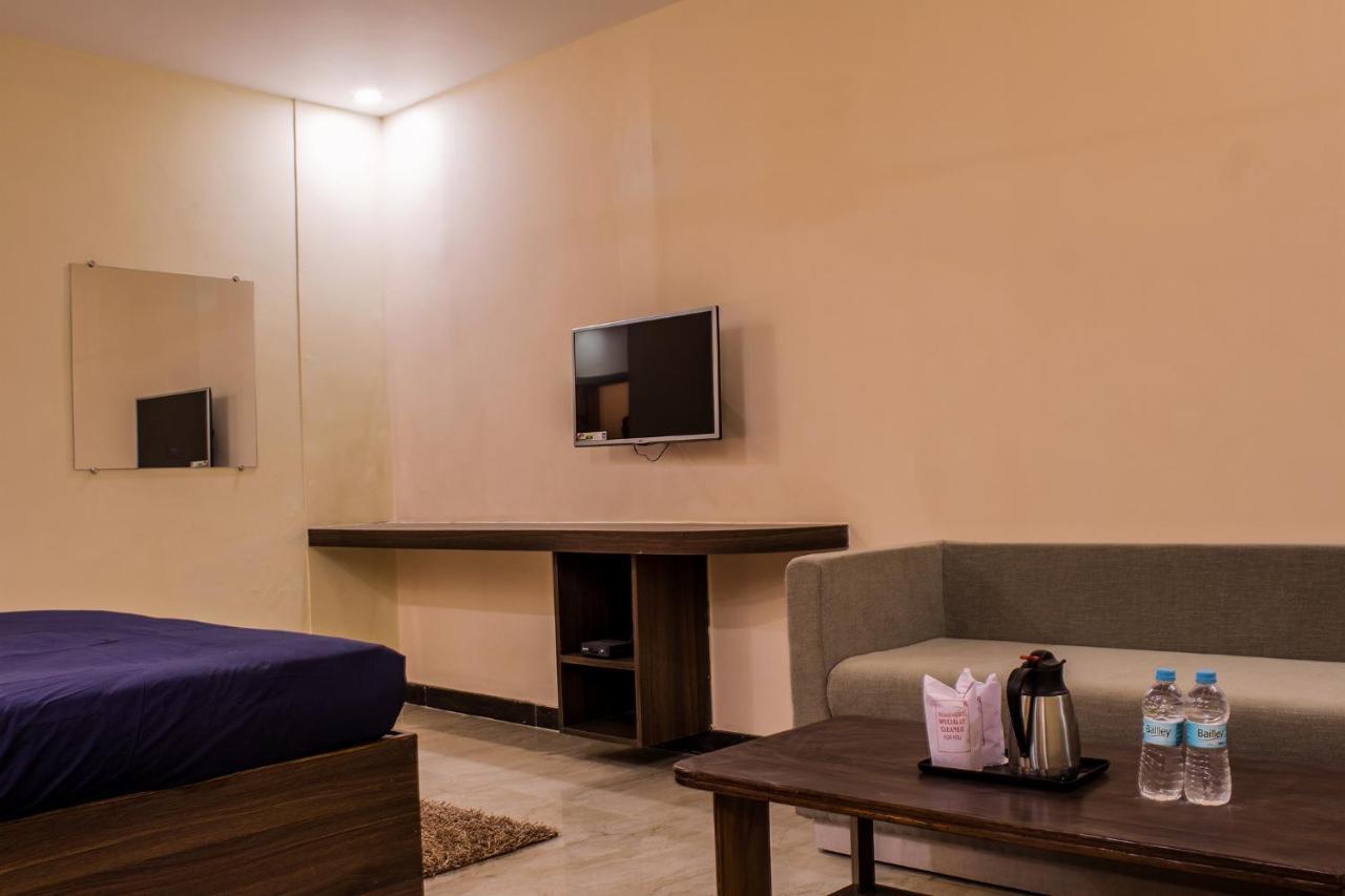 Lav Kush International Hotel Varanasi Exterior foto