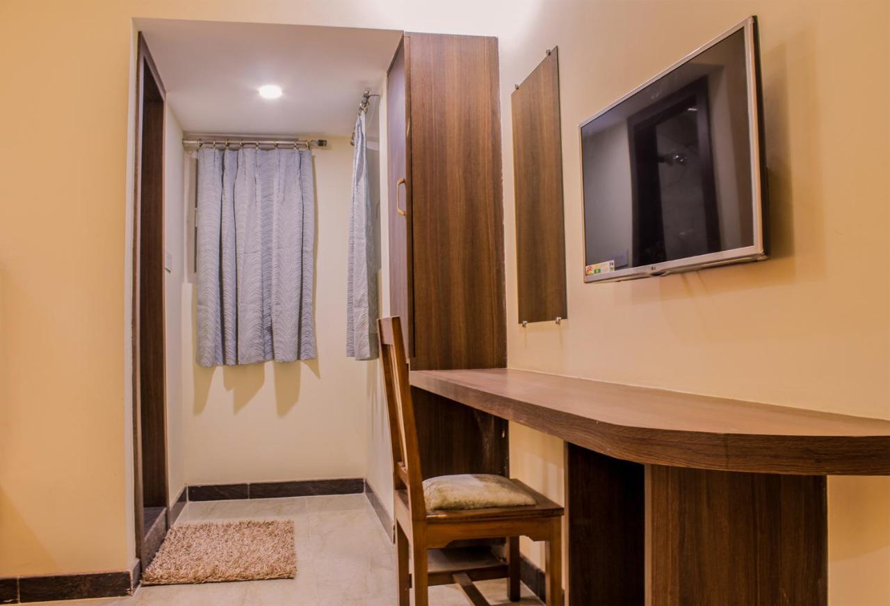 Lav Kush International Hotel Varanasi Exterior foto