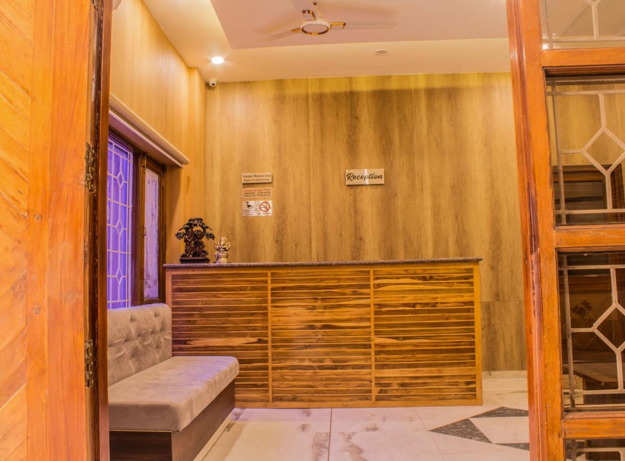 Lav Kush International Hotel Varanasi Exterior foto
