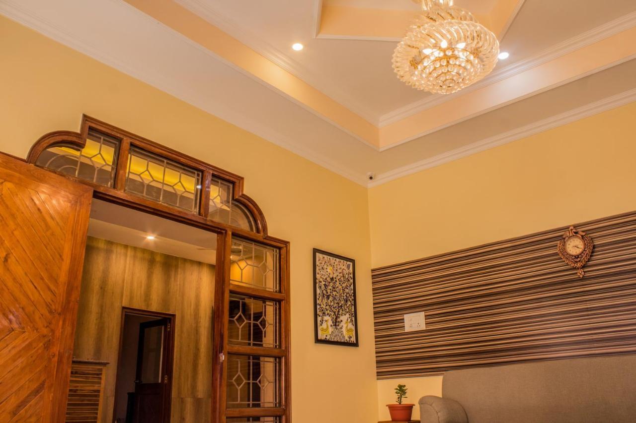 Lav Kush International Hotel Varanasi Exterior foto