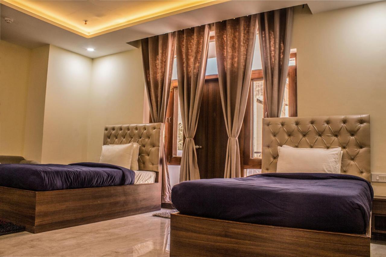 Lav Kush International Hotel Varanasi Exterior foto