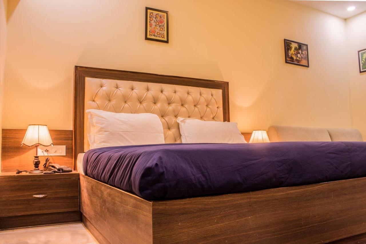 Lav Kush International Hotel Varanasi Exterior foto