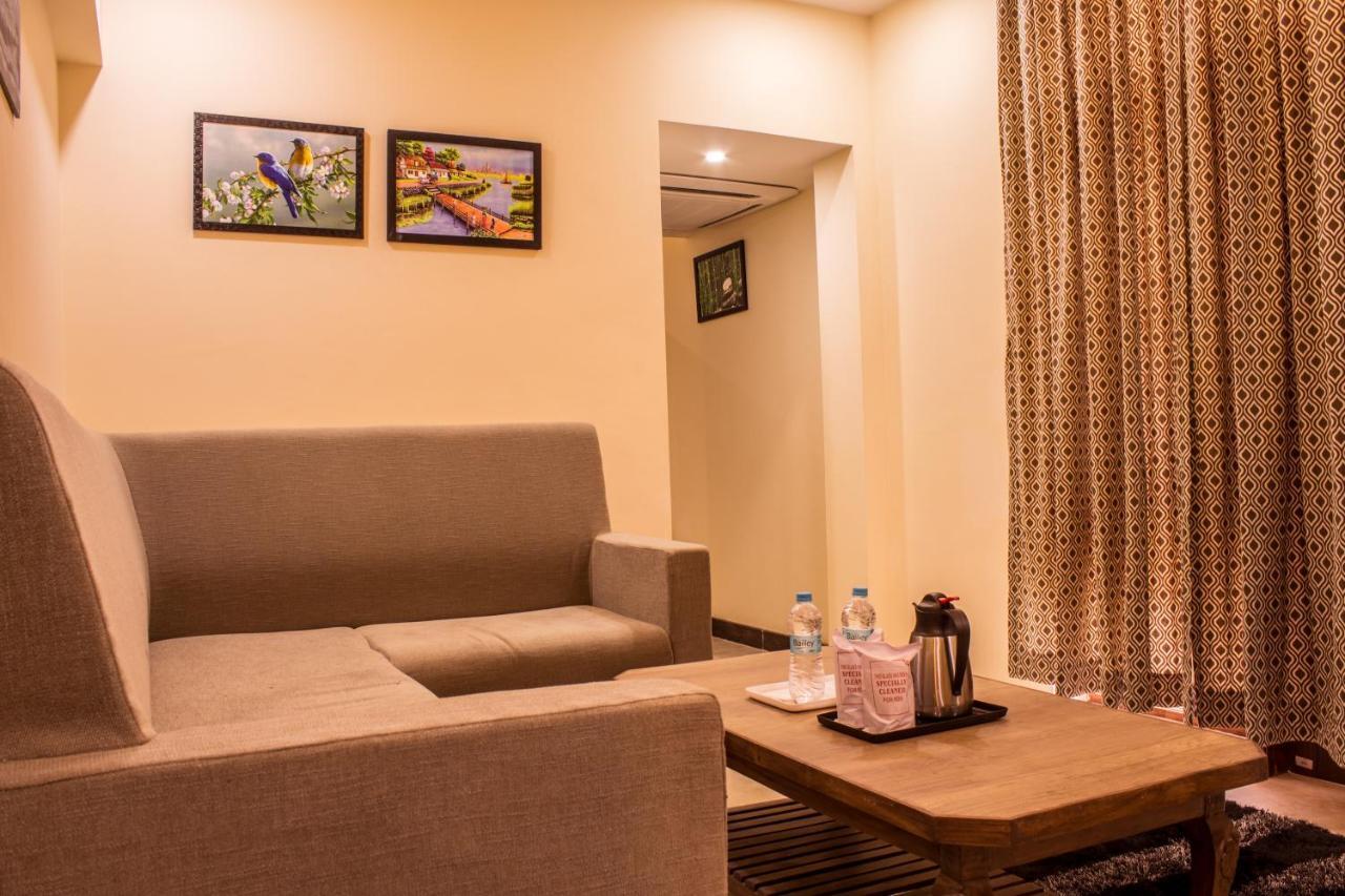 Lav Kush International Hotel Varanasi Exterior foto