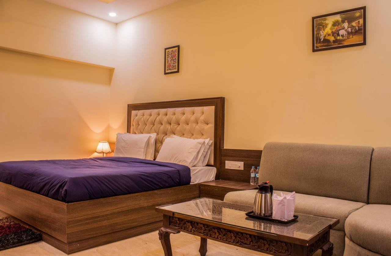 Lav Kush International Hotel Varanasi Exterior foto