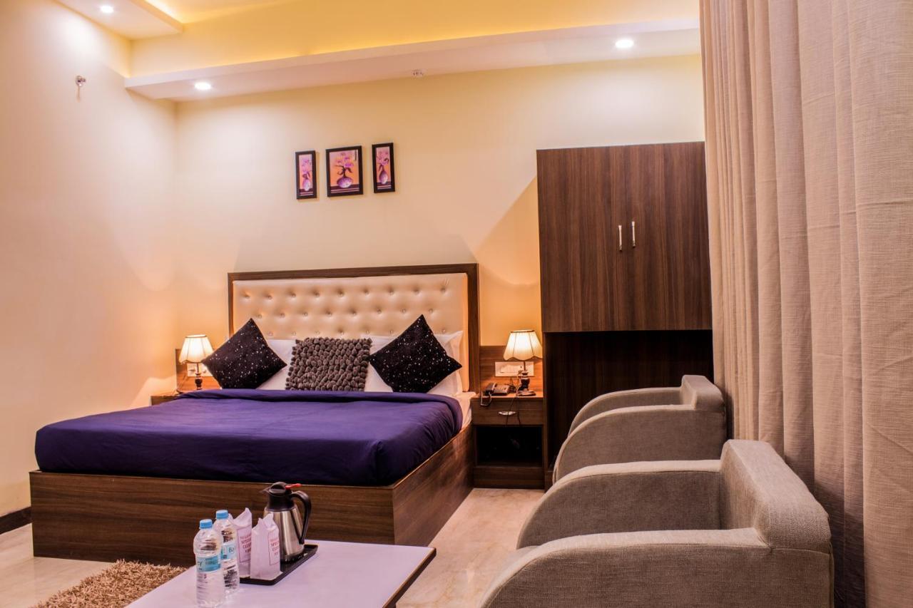 Lav Kush International Hotel Varanasi Exterior foto