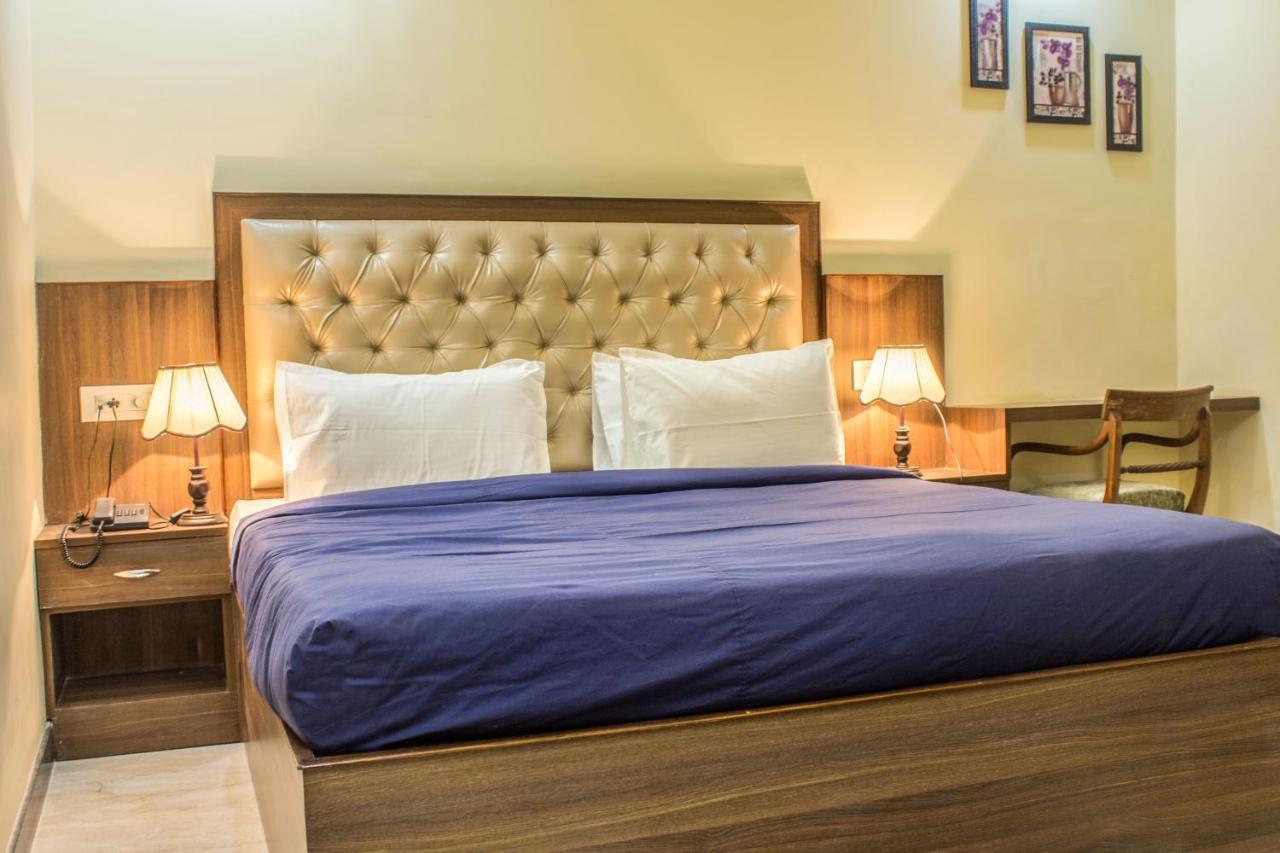 Lav Kush International Hotel Varanasi Exterior foto