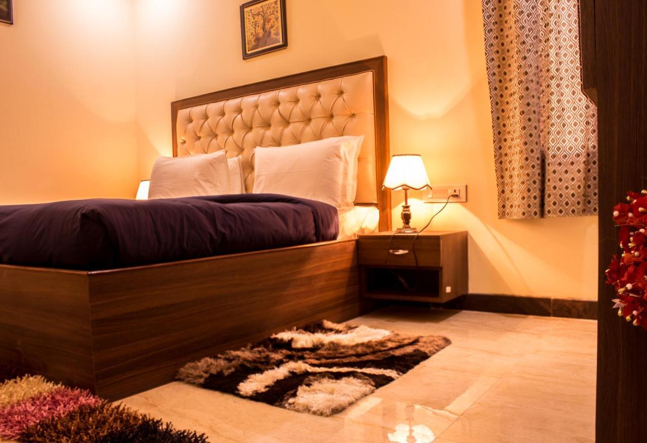 Lav Kush International Hotel Varanasi Exterior foto