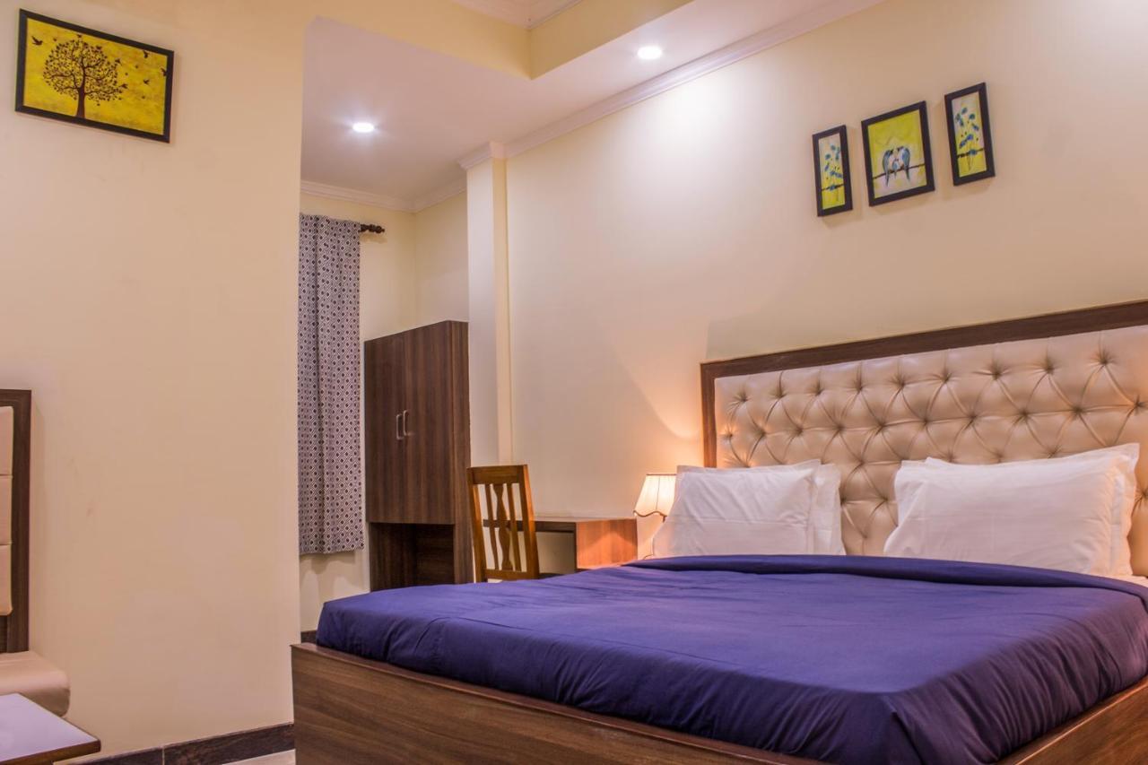 Lav Kush International Hotel Varanasi Exterior foto