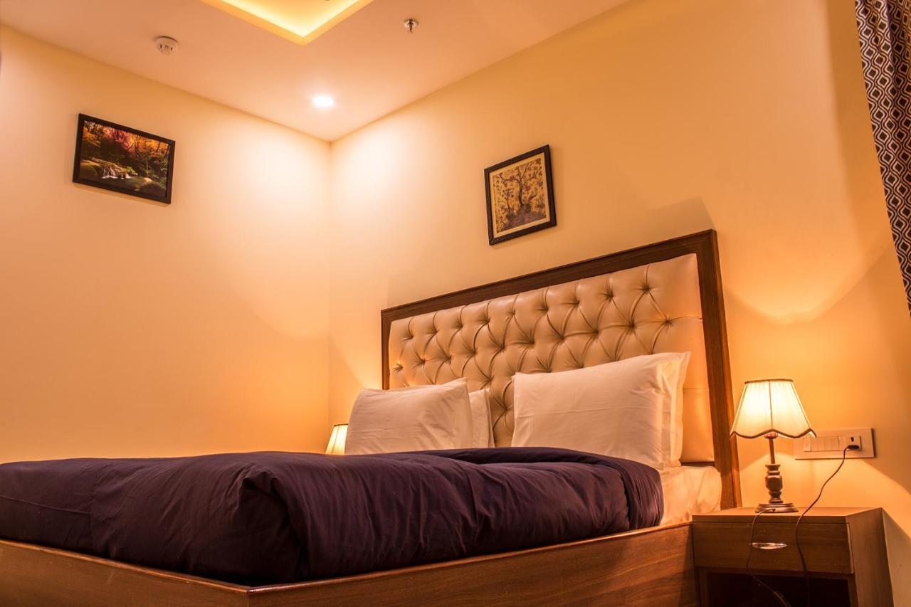 Lav Kush International Hotel Varanasi Exterior foto