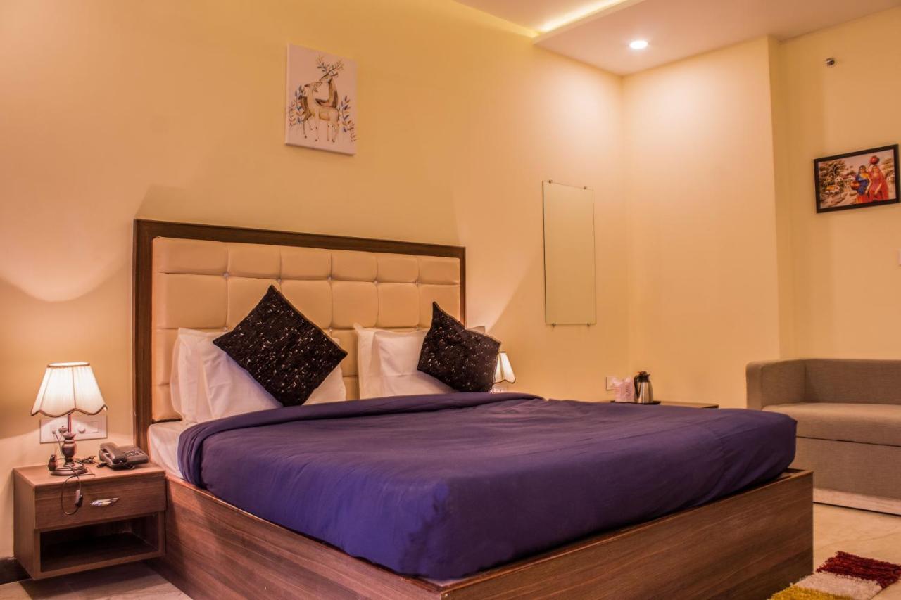 Lav Kush International Hotel Varanasi Exterior foto